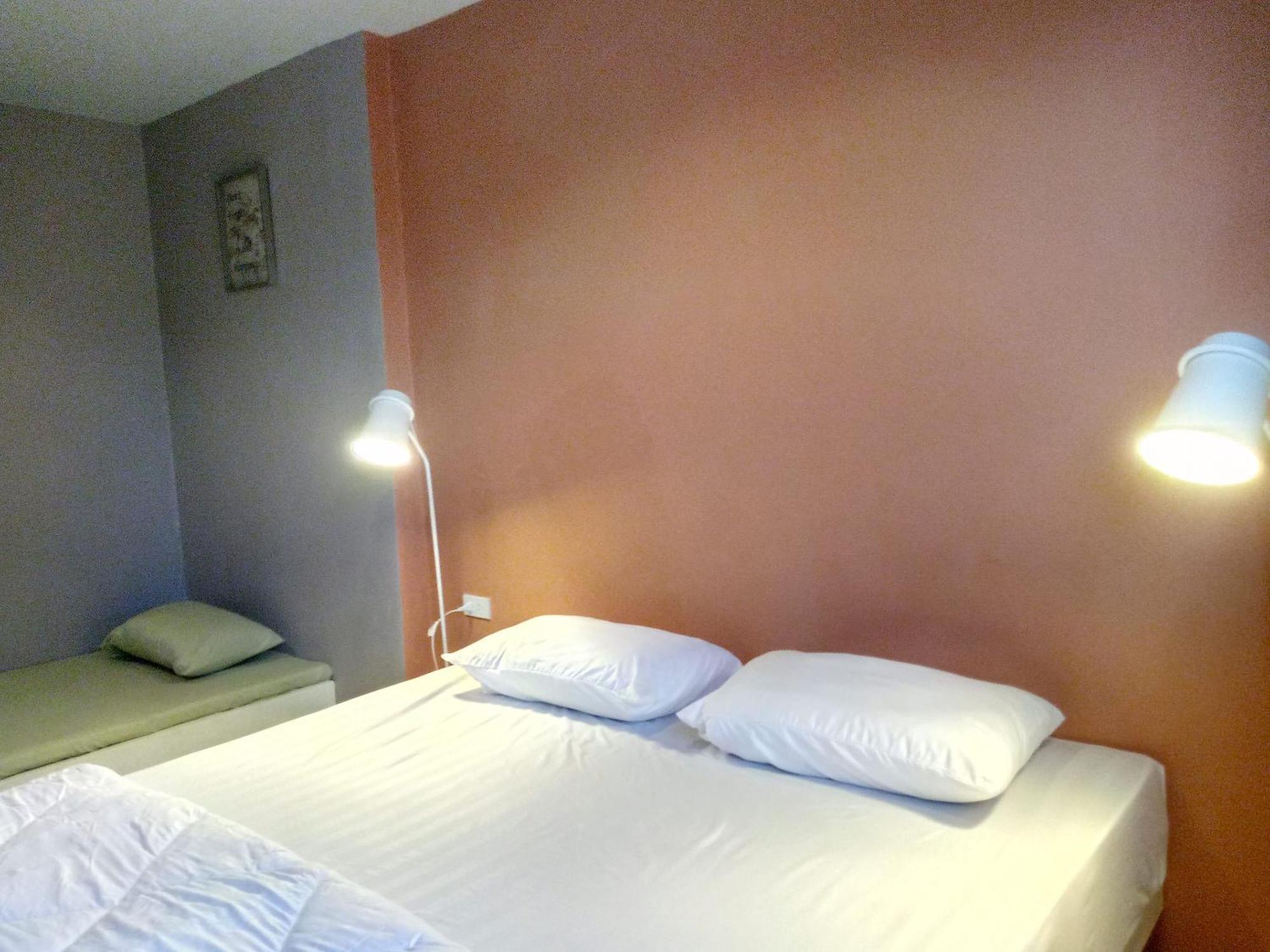 In Phuket House Hotell Eksteriør bilde